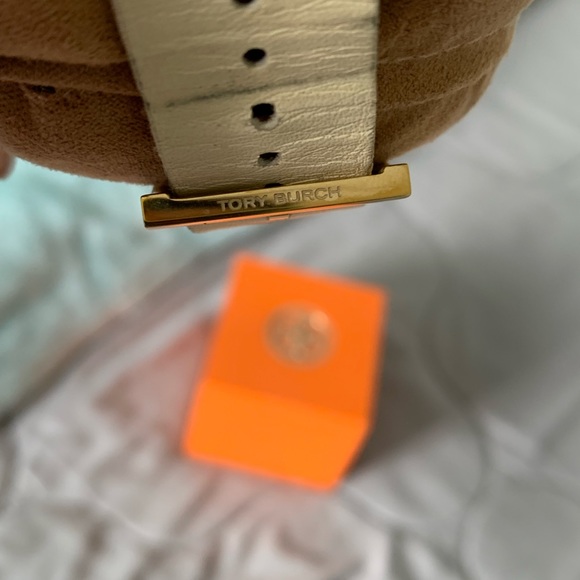 🙏🏼🙏🏼SOLD🙏🏼🙏🏼TORY BURCH WOMENS WATCH - Picture 4 of 4
